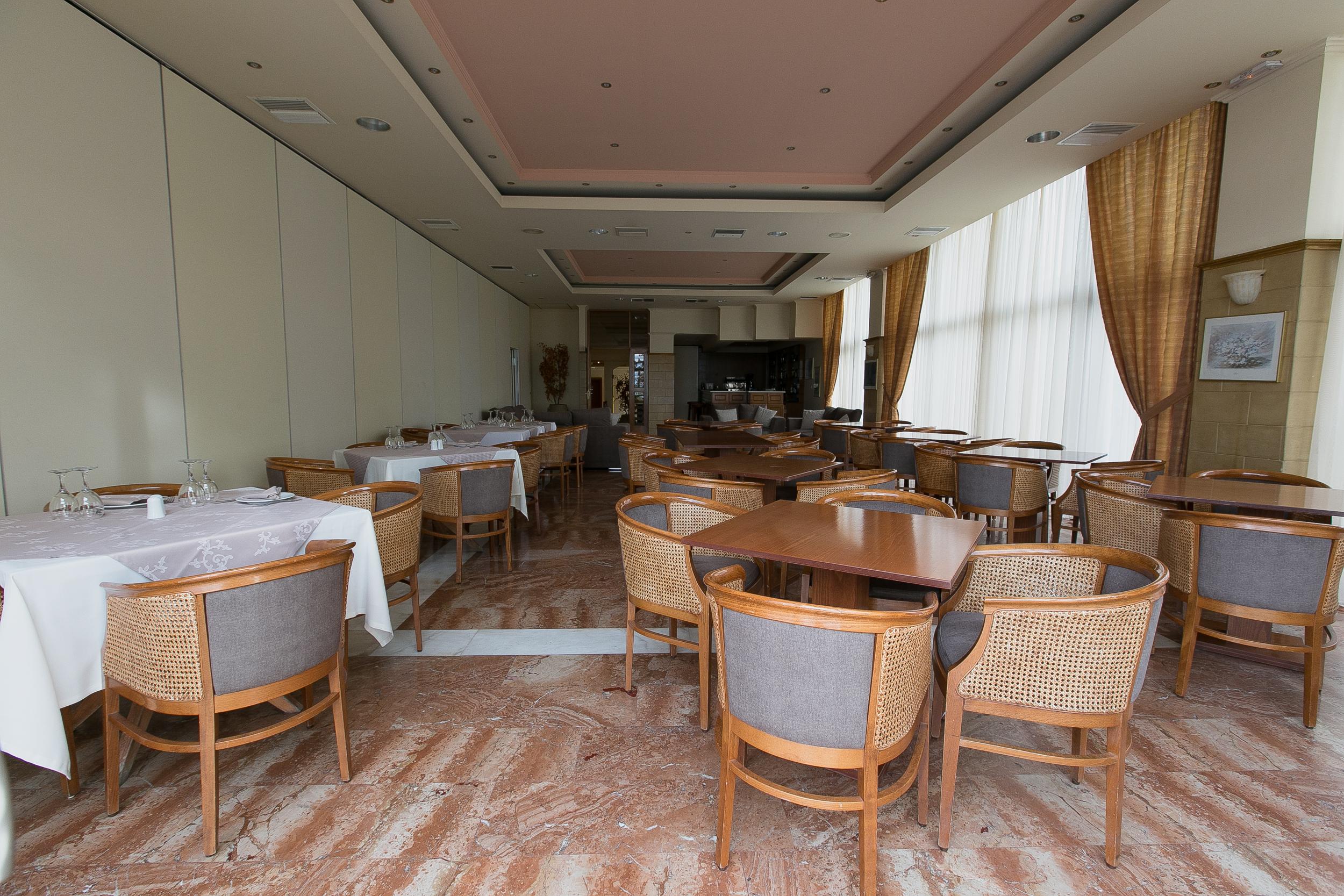 Tzaki Hotel & Restaurant Pátra Kültér fotó